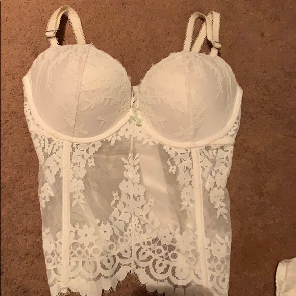 Victoria’s Secret white lace push-up corset/shorty - Picture 3 of 8